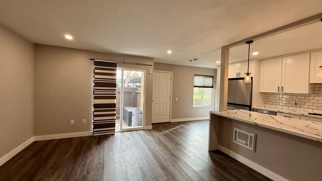 Building Photo - Stunning 2 bedroom, 1.5 bathrooms, 2 story townhouse for rent in Allure Condos in Serra Mesa!