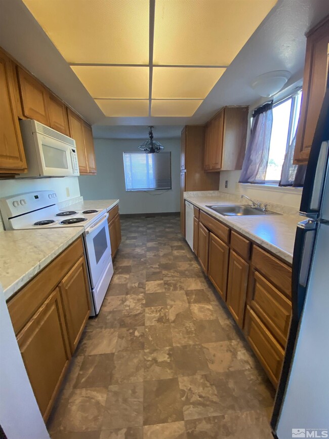 Building Photo - 373 Nader Way