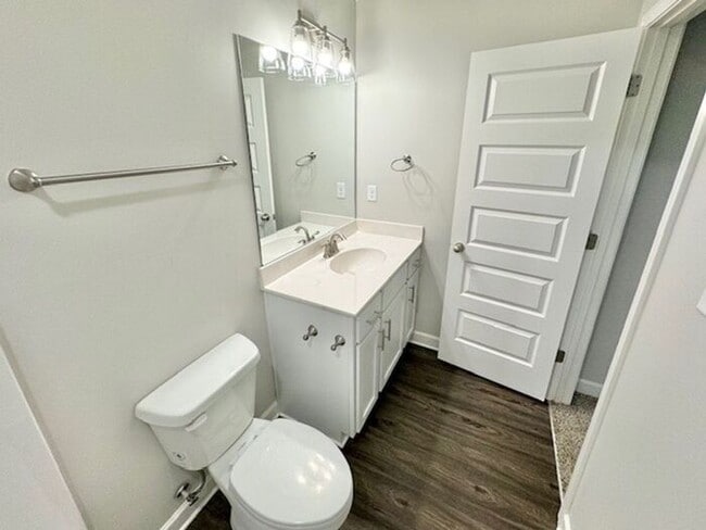 Building Photo - Now Leasing a 4-bedroom 3 bath home in Somerville.