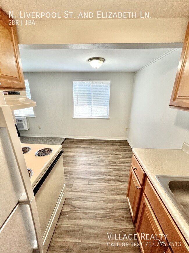 Building Photo - END-unit! Affordable 2-Bed Convenient to I...