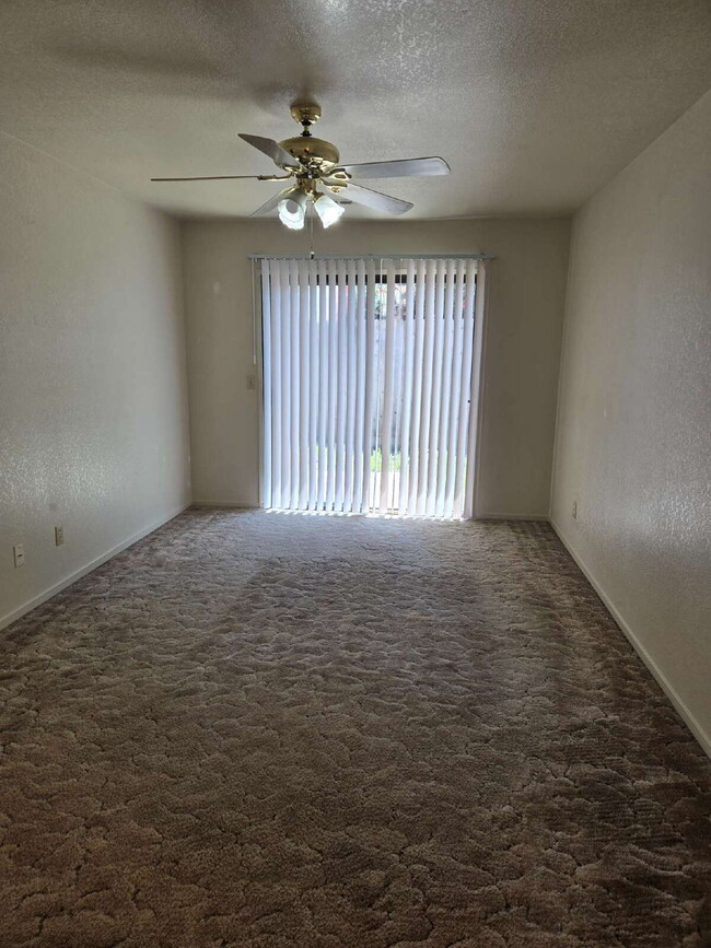 Building Photo - Highly Sought After Location! Available 5/9!