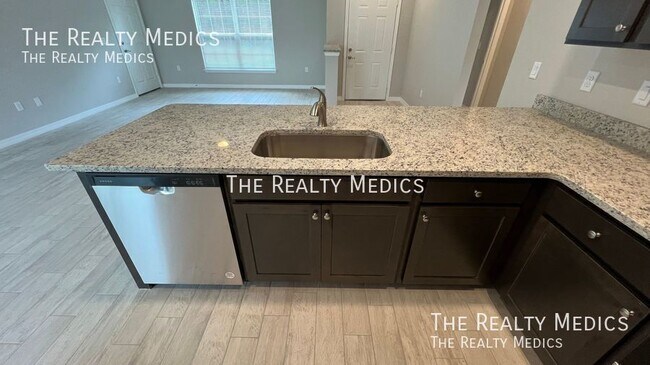 Building Photo - 3290 Halden Ave SE