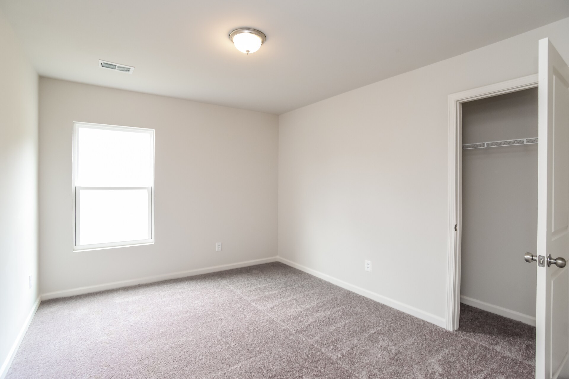 Building Photo - 4047 Lake Russell Dr