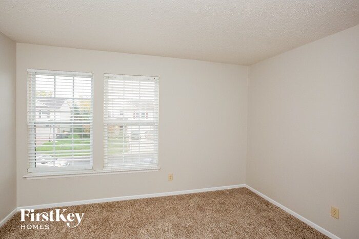 Building Photo - 5744 N Jefferson Dr