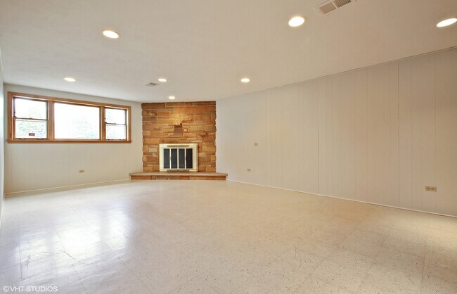 Building Photo - 8732 W North Terrace