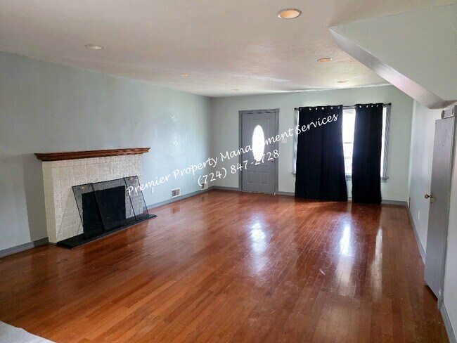 Building Photo - 911 4th Ave