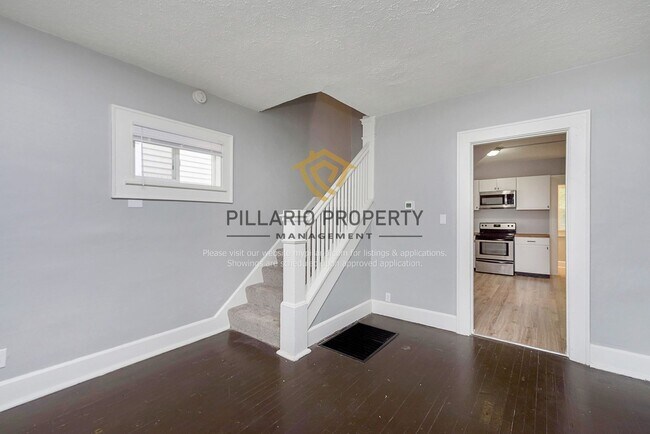 Building Photo - 615 N Gray St