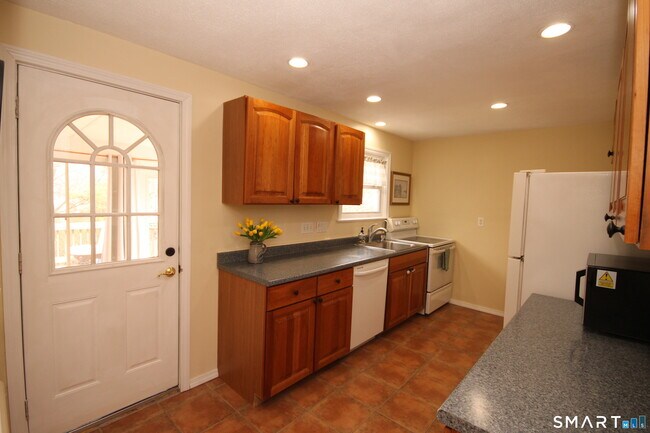 Building Photo - 48 Meadow Farms Rd