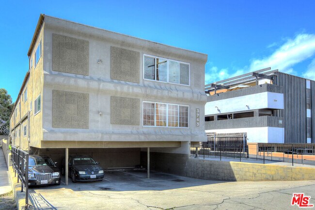 Building Photo - 3743 McLaughlin Ave