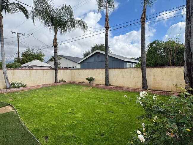 Building Photo - BEAUTIFUL TWO BEDROOM/ONE BATH HOME!