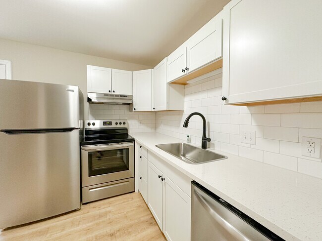 Building Photo - 809 Teaberry Ln