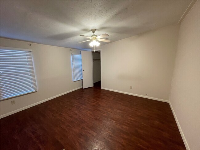 Building Photo - 16658 Meadowcroft St