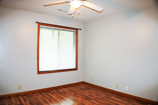 Building Photo - $1,125 | 2 Bedroom, 1.5 Bathroom 1st Floor Condo | No Pets | Sublease* | Available for August 1st...
