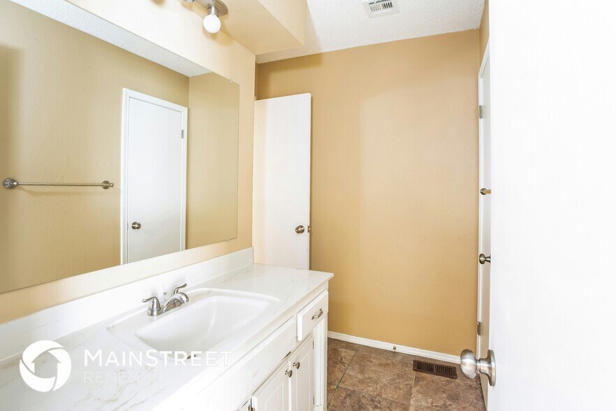 Building Photo - 8412 Breezewood Dr
