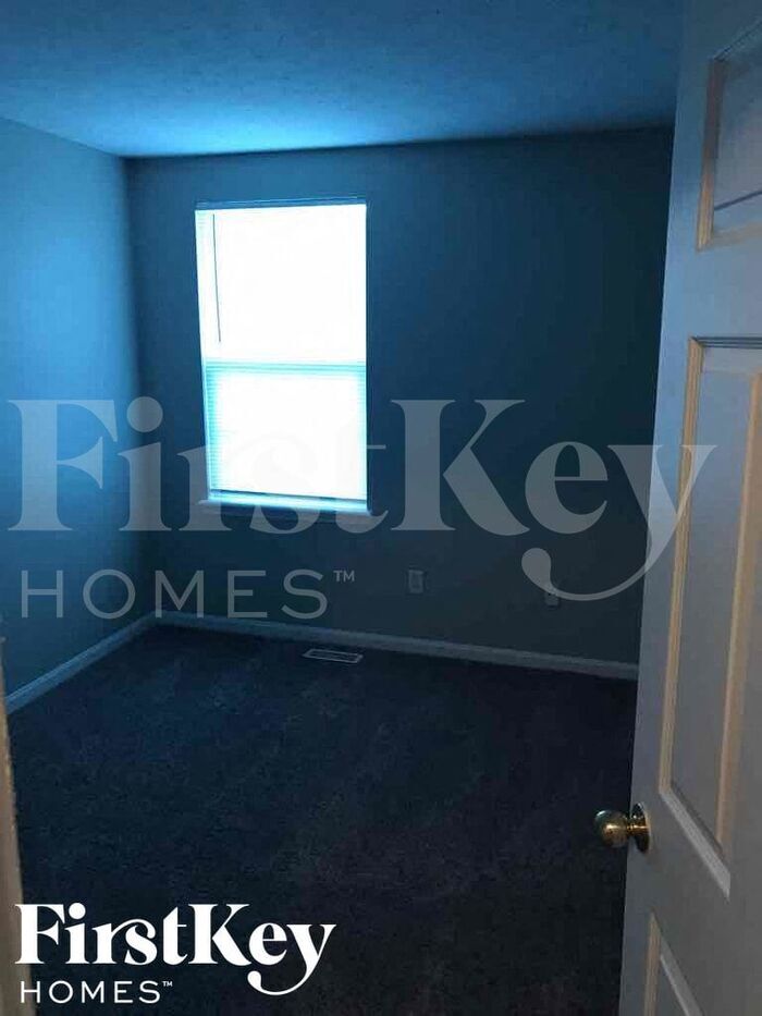 Building Photo - 10850 Snowdrop Way