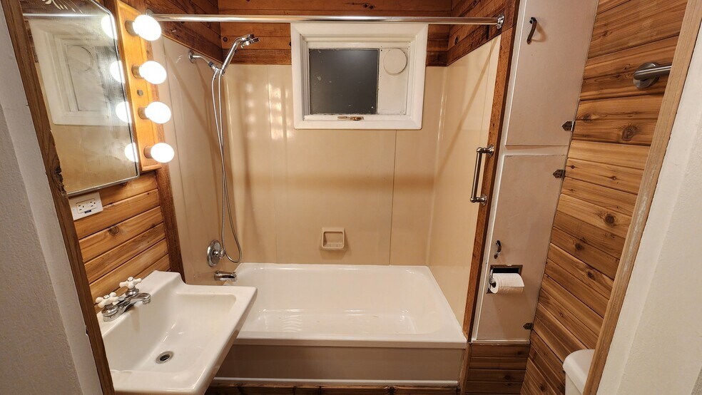 Building Photo - 4003 Garfield St