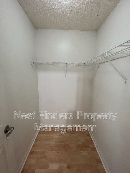 Building Photo - 2127 Forest Gate Dr W