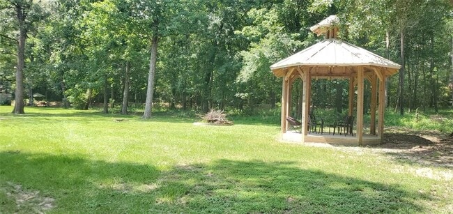 Building Photo - 28 Lakeway St