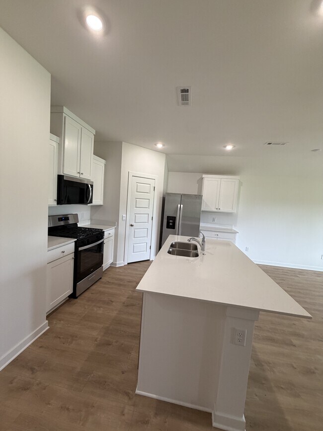 Building Photo - 376 Texas Ave