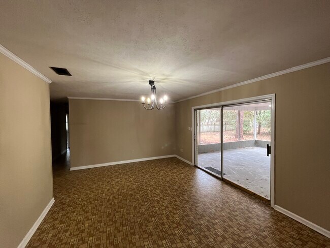 Building Photo - 211 Henderson St