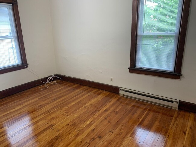 Building Photo - 1030 Center St