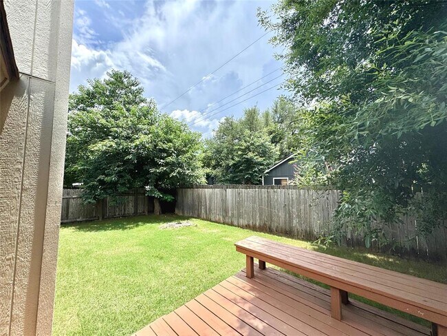 Building Photo - 1401 Somerset Dr