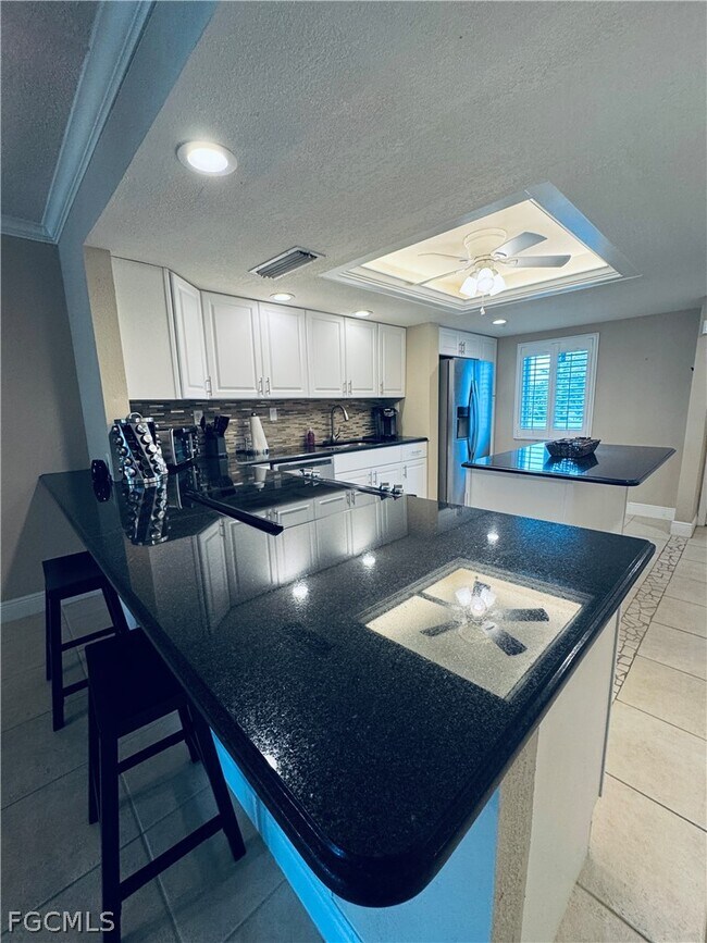 Building Photo - 2264 Winkler Ave