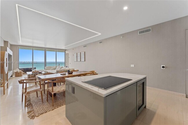 Building Photo - 18975 Collins Ave