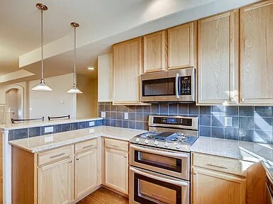 Kitchen - 319 Quebec St