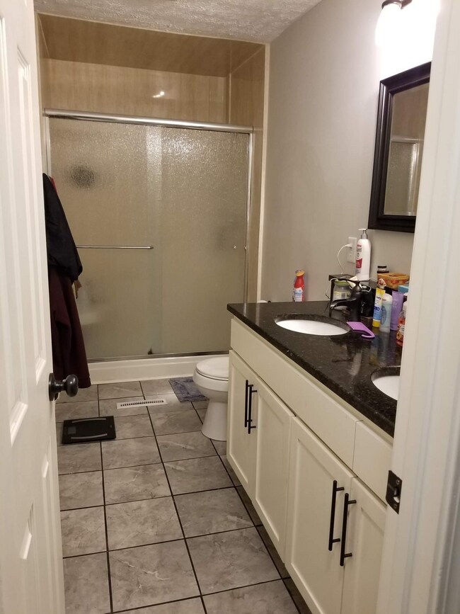 Building Photo - 343 Meadowview Dr