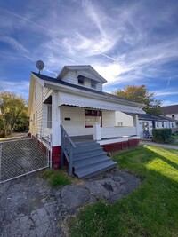 Building Photo - Section 8 Accepted: Affordable 4 Bed, 1 Ba...