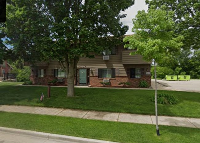 Building Photo - 131 Maple Ave S
