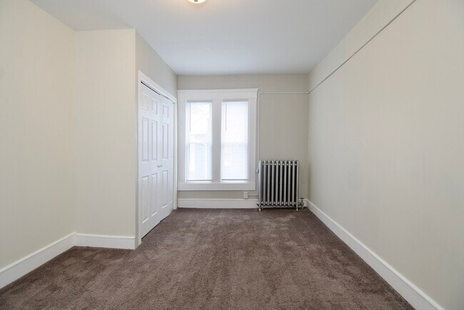 Building Photo - 58 Howes St