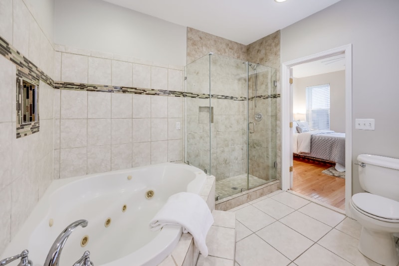 Building Photo - 27 Todd Pl NE