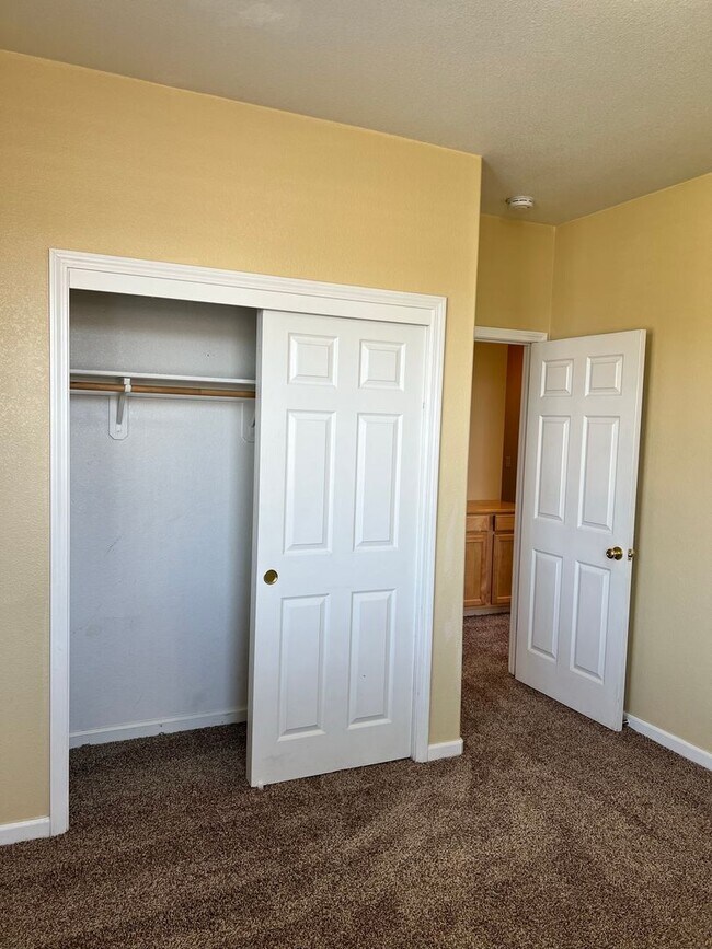 Building Photo - Beautiful home in Reflections gated community