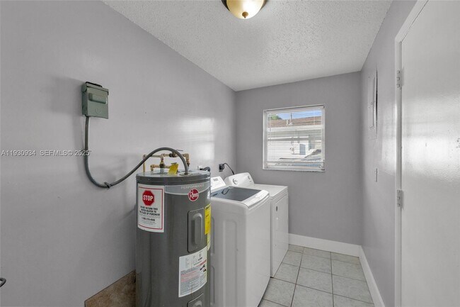 Building Photo - 2641 NW 44th Ave