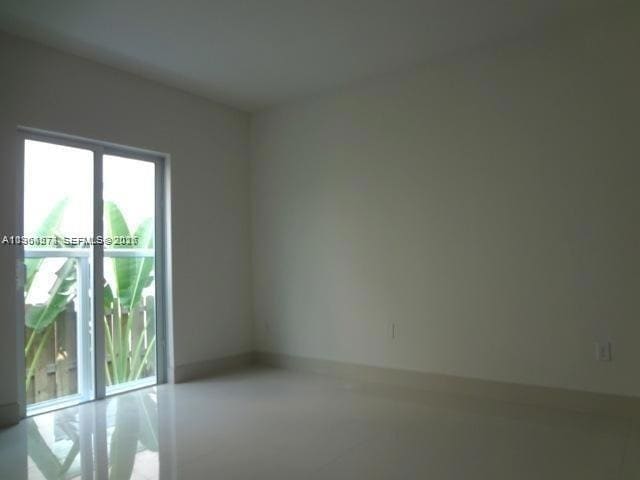 Building Photo - 6891 Bay Dr