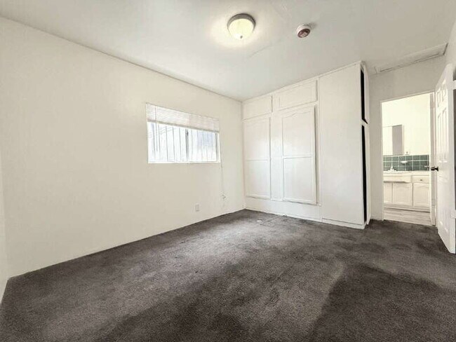 Building Photo - 8510 San Pedro St