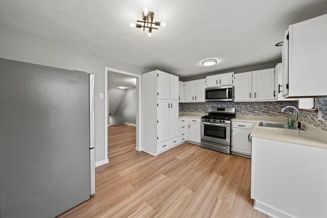 Building Photo - 68 Sterling Ln