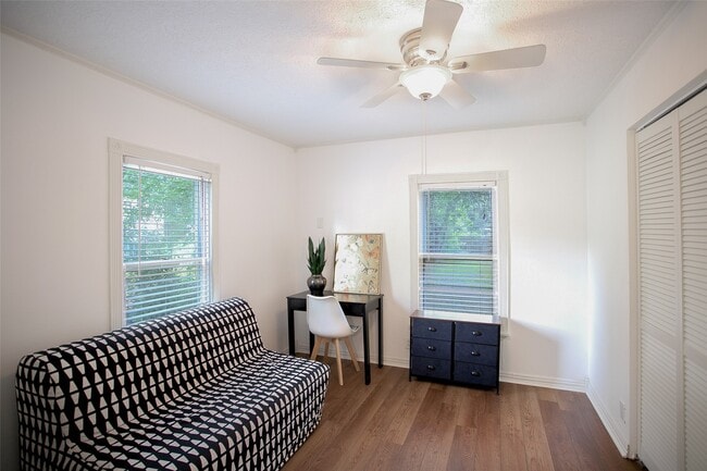 Building Photo - 212 E Yell St