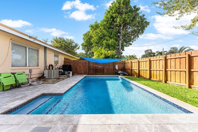 Building Photo - 4780 NE 8th Terrace