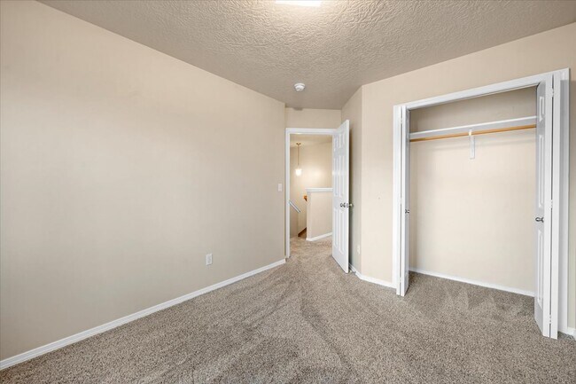 Building Photo - 3685 S Creekwood Way