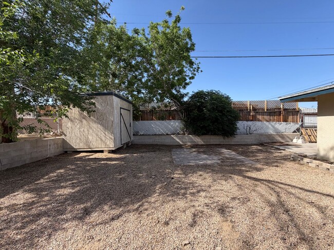 Building Photo - 3 Bedroom 2 Bathroom House on Corner Lot with 2 Car Garage Locate din Irwin Estates