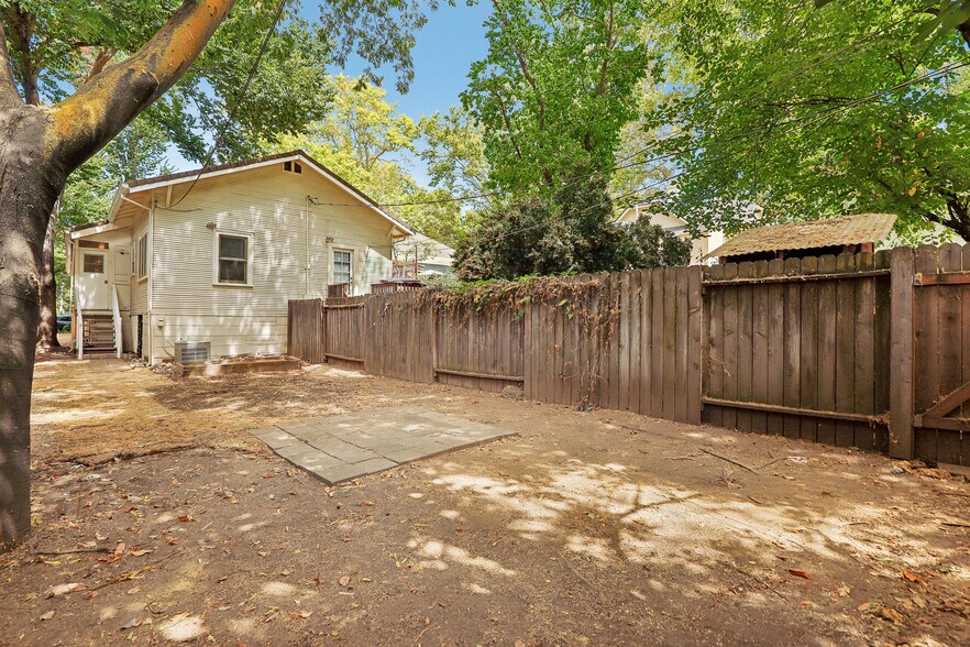 Building Photo - 2320 F St