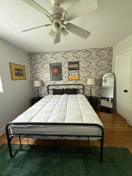room 3 - 16 Reid St