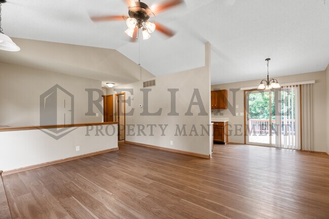 Building Photo - 2014 N Pine Grove St
