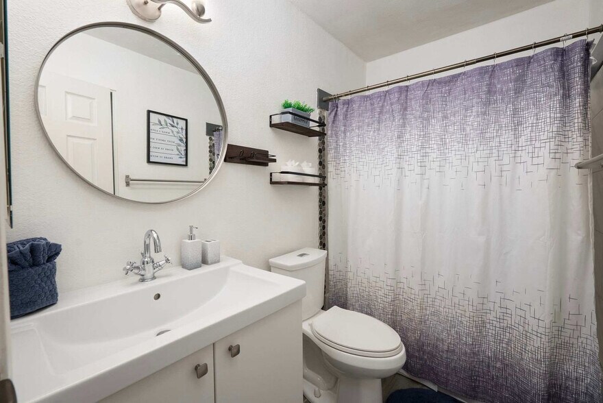 Building Photo - 602 North May-SI FL1-ID1625719P