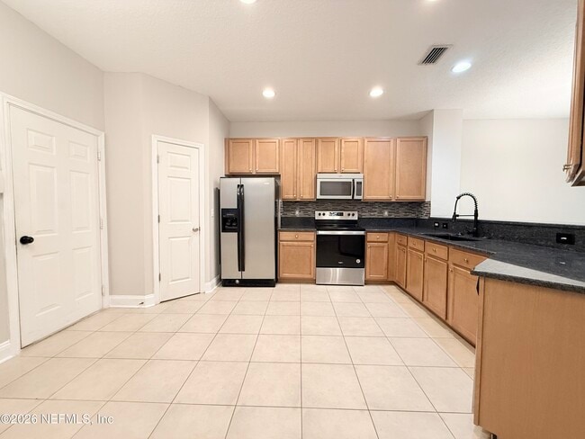 Building Photo - 12301 Kernan Forest Blvd