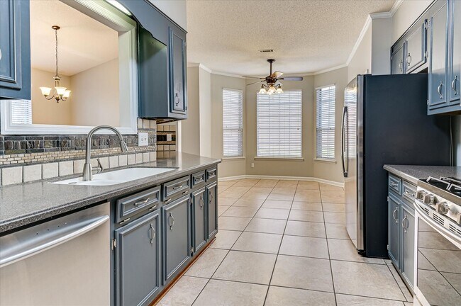 Building Photo - 1140 Parkside Trail