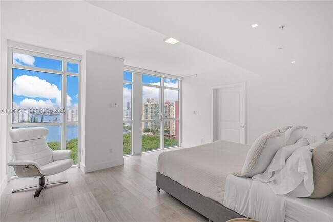 Building Photo - 400 Sunny Isles Blvd